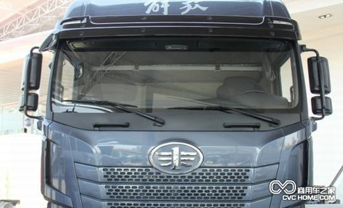 解放青島公司生產(chǎn)的JH06牽引車 商用車之家