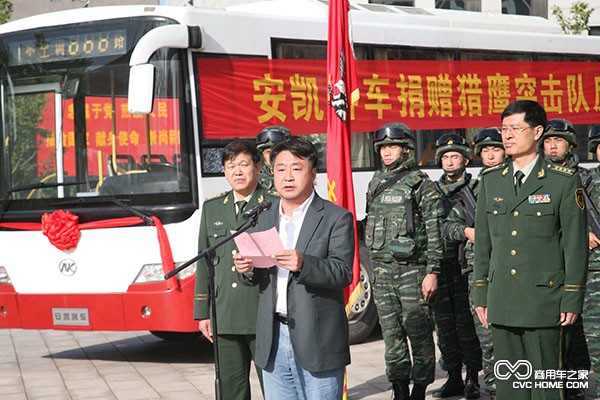 心系社會(huì) 安凱反恐演練車助“獵鷹”反恐