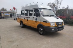 南京依維柯NJ5046XGCZA斗式工程車（柴油國(guó)六10-13座）